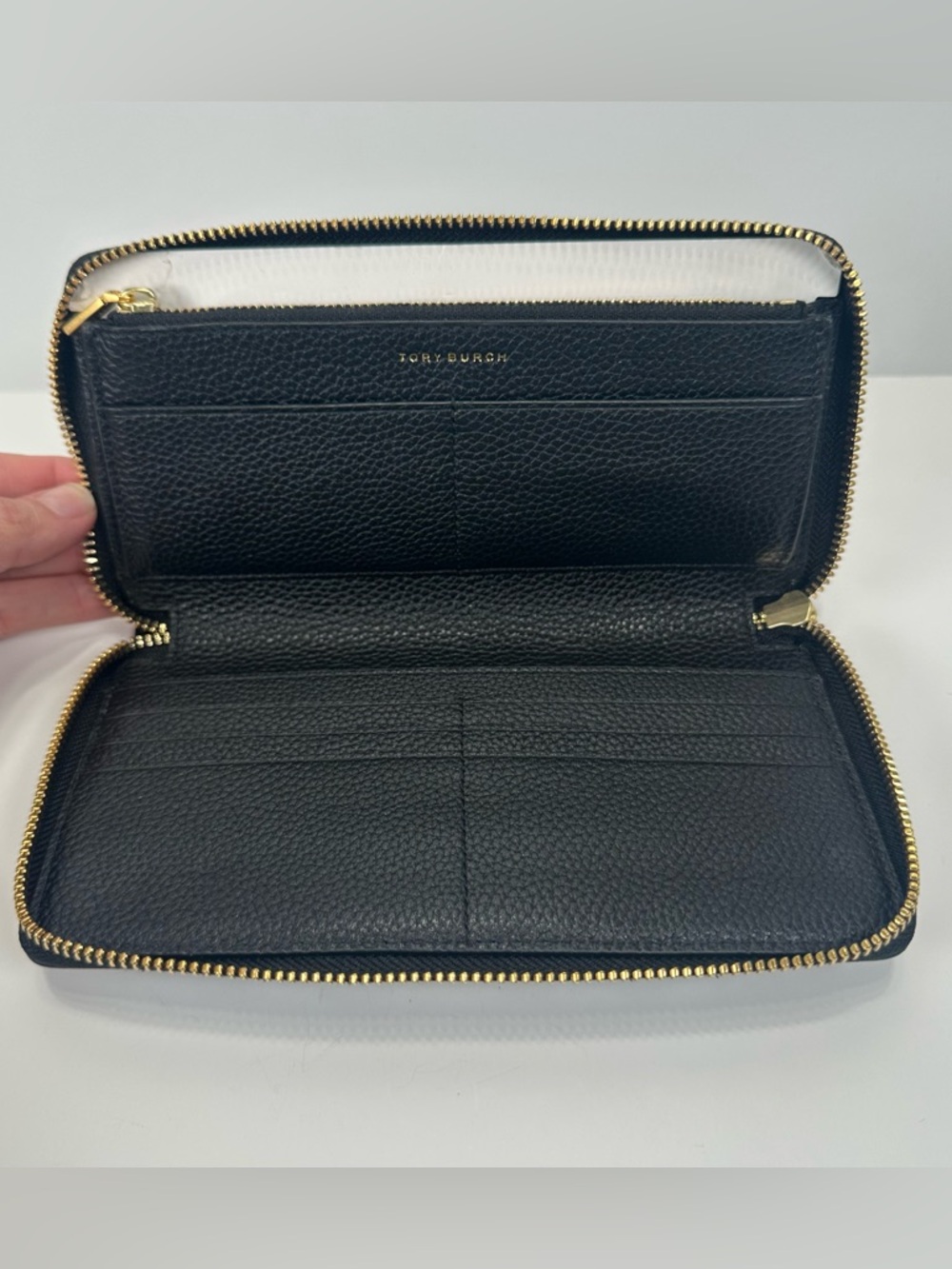 Tory Burch Black Pebbled Leather Zip Around Wallet Gold Logo Classic NWOT - Picture 4 of 15